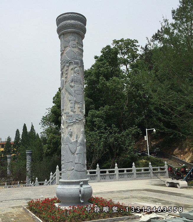 广场石雕龙柱