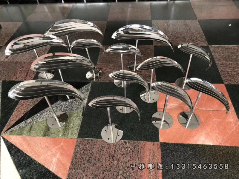 不锈钢小鱼动物雕塑