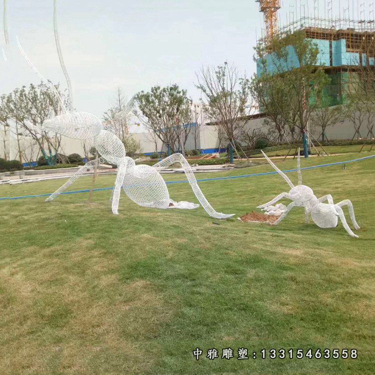 不锈钢镂空蚂蚁雕塑