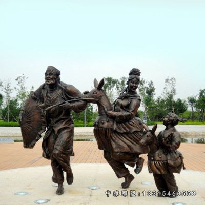 铜雕广场表演人物