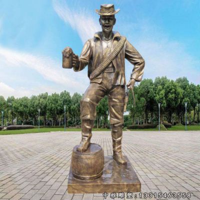 铜雕公园喝酒人物