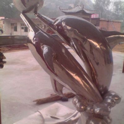 公园铜雕海豚