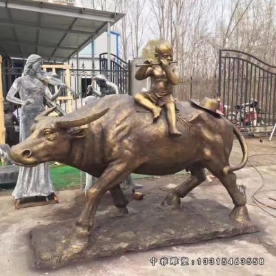 铜雕耕地动物牛
