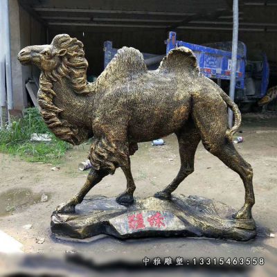 广场铜雕骆驼
