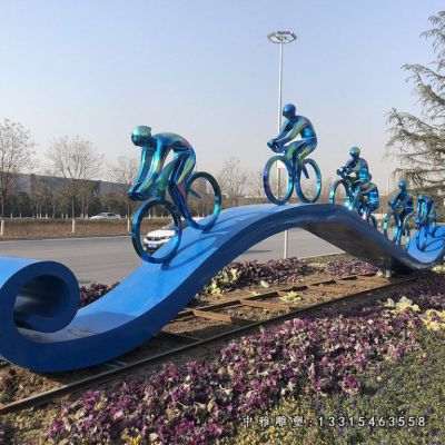 不锈钢公园骑行人物