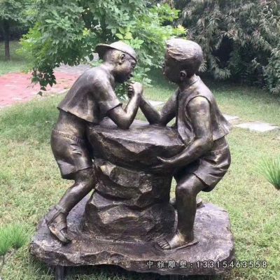 掰手腕铜雕人物雕塑