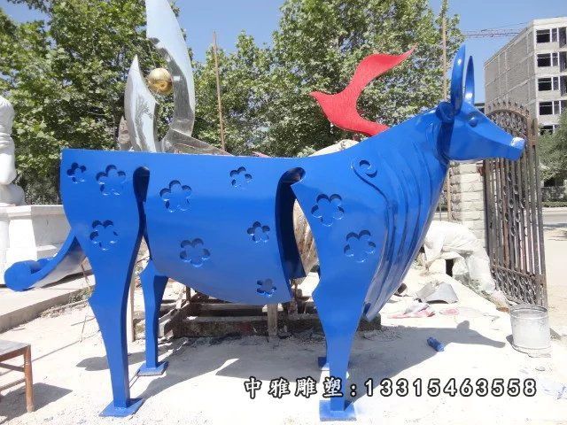 户外不锈钢抽象牛雕塑