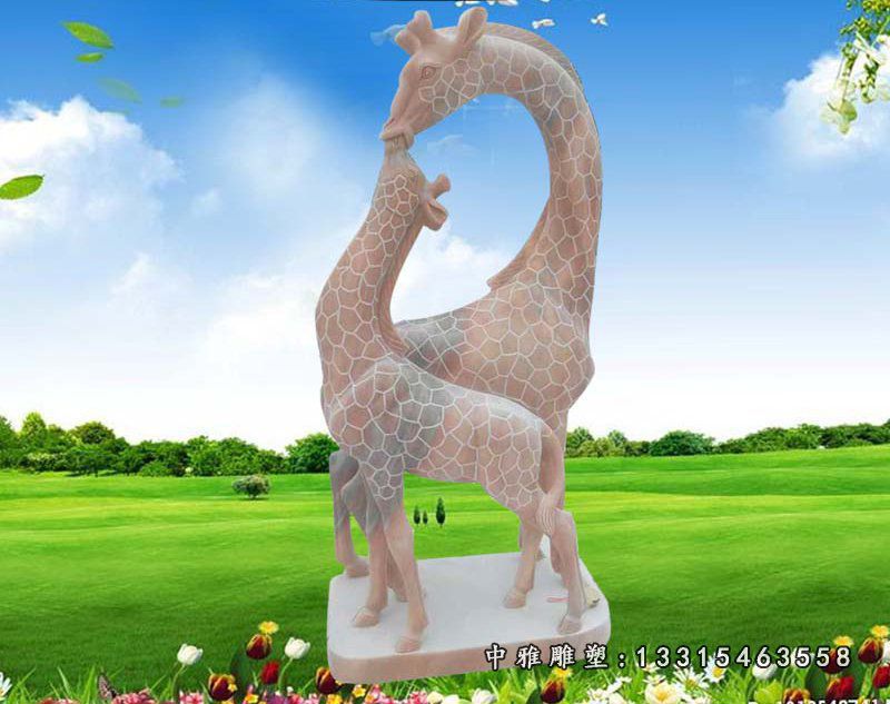 晚霞红石雕长颈鹿