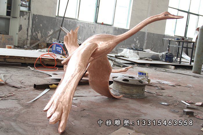 展翅铜雕天鹅
