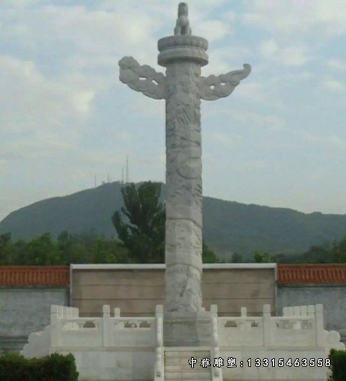 广场龙柱石雕