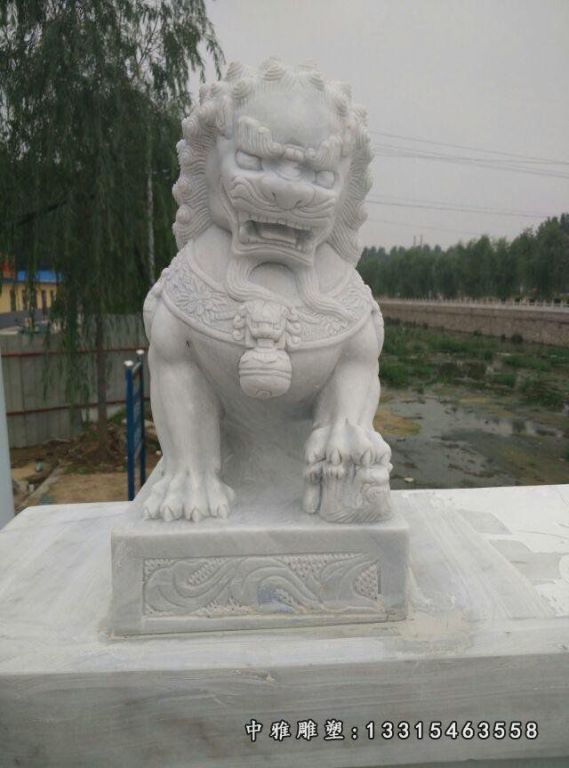 石雕看门狮子