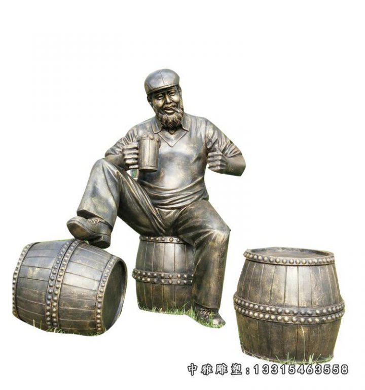 公园铜雕喝酒人物