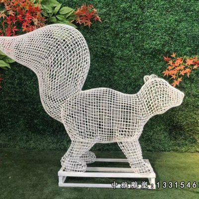 不锈钢动物镂空松鼠雕塑
