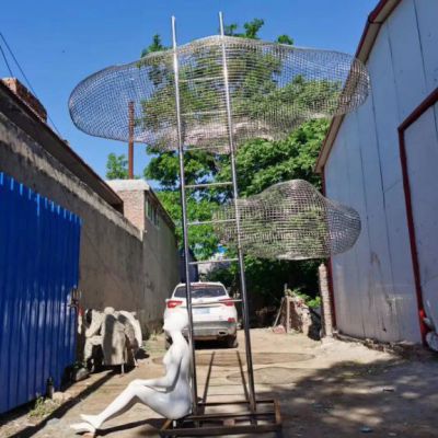 不锈钢广场镂空云雕塑