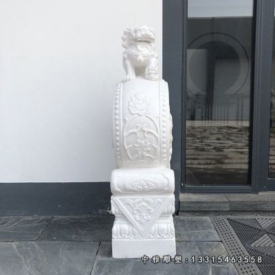 门口石雕狮子抱鼓石