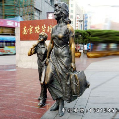 商场购物人物铜雕塑