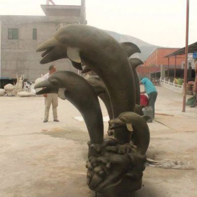 铜雕公园动物海豚