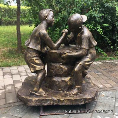 公园铜雕掰手腕儿童
