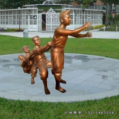 铜雕老鹰捉小鸡人物