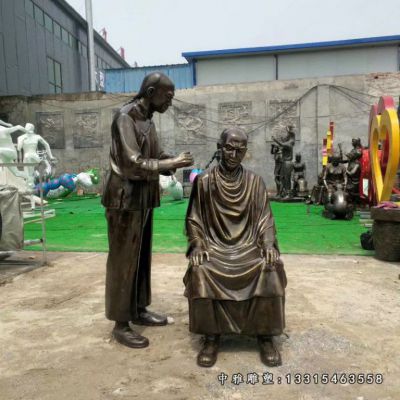 景区民俗人物剃头铜雕 