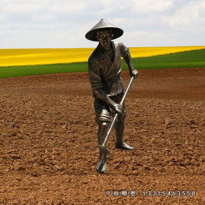 铜雕锄地人物