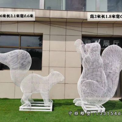不锈钢松鼠雕塑