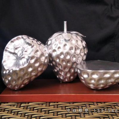 不锈钢草莓雕塑
