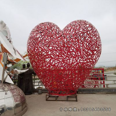 不锈钢爱心雕塑