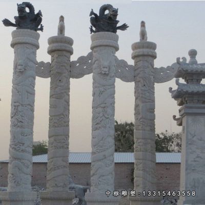石雕广场龙柱