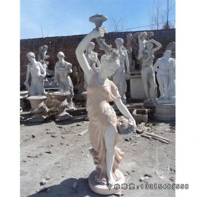 西方人物广场石雕像