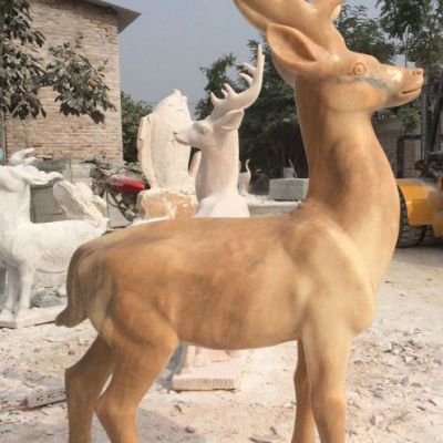 晚霞红石雕羊雕塑