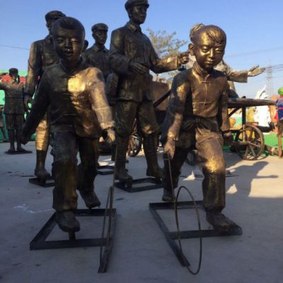 滚铁环铜雕人物雕塑