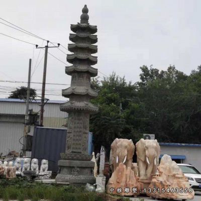 广场石塔雕塑