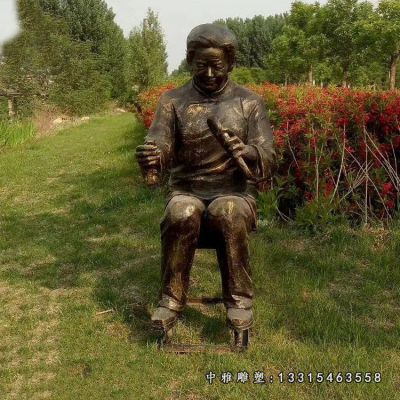 民俗纳鞋底人物铜雕