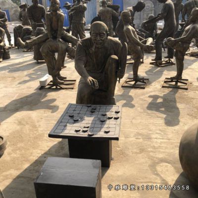 广场铜雕下棋人物