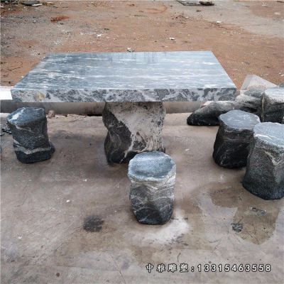 方形石雕桌凳