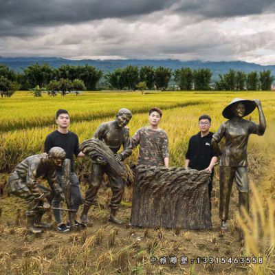 广场铜雕农耕人物