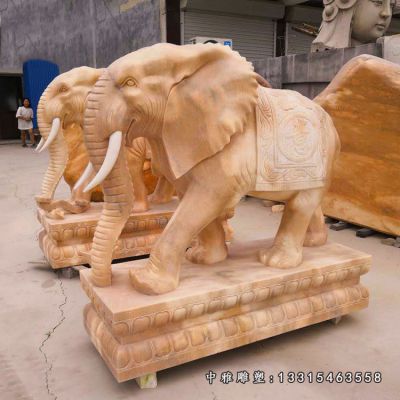 晚霞红石雕大象