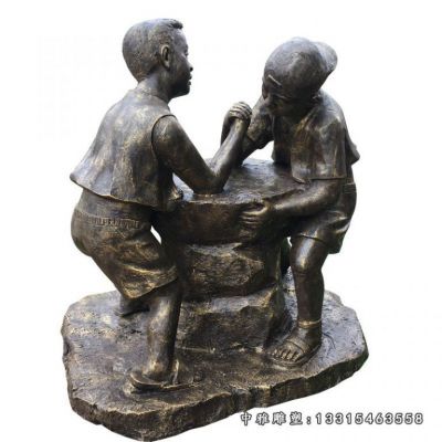 掰手腕铜雕儿童