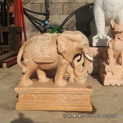 晚霞红石雕大象