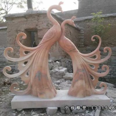 公园开屏石雕孔雀