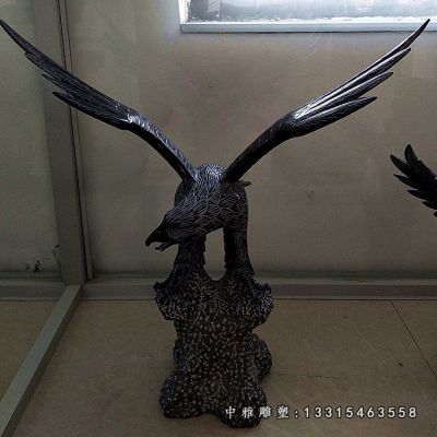 雄鹰动物石雕