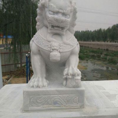 石雕看门狮子