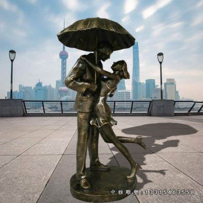 广场情侣铜雕