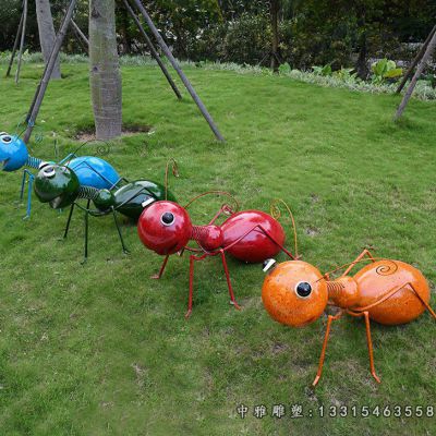 不锈钢草坪蚂蚁雕塑