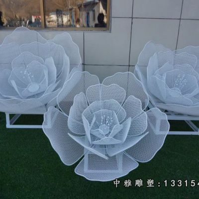 不锈钢镂空花雕塑