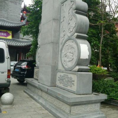 门口石雕抱鼓