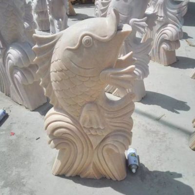 广场石雕金鱼