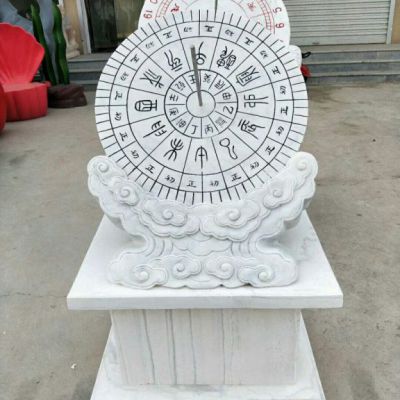 校园石雕日晷