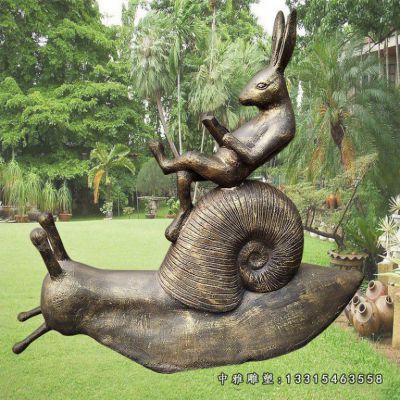 蜗牛爬行铜雕
